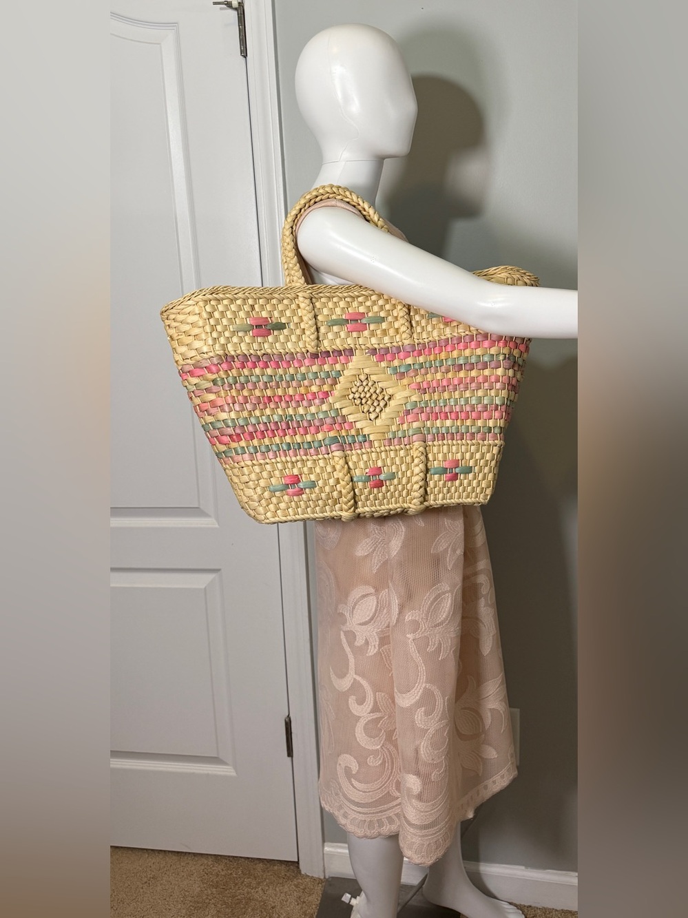 Vintage Straw Tote Market Bag Woven Pastel Pink Blue Purple Diamond Pattern - Picture 2 of 16